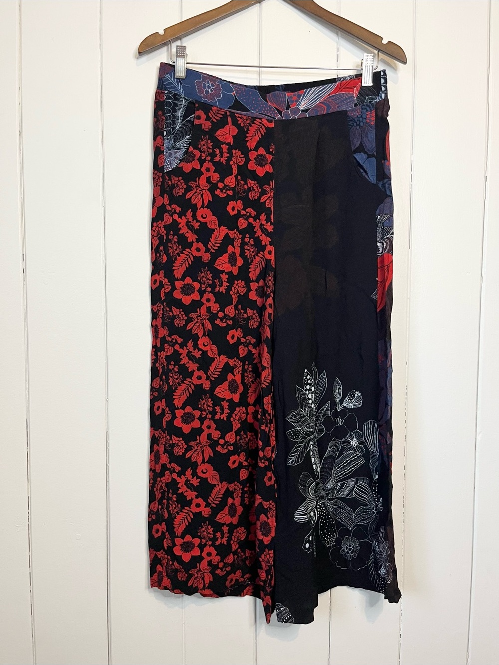 Desigual Black and Floral Patterned Pants. Size Large.